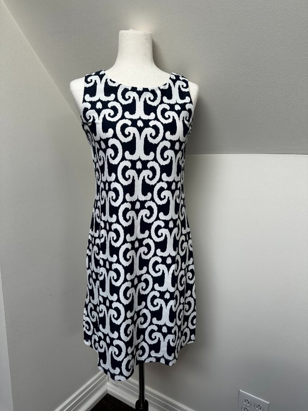 Jude Connally Navy White Ikat Scroll Sheath Dress Small EUC